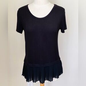Pebble and Stone Black Soft Short Sleeve Pleated Chiffon Hem Casual Chic Top S